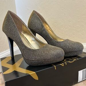 ✨ Fabulous Silver/Gold Shimmer Heels - Size 7